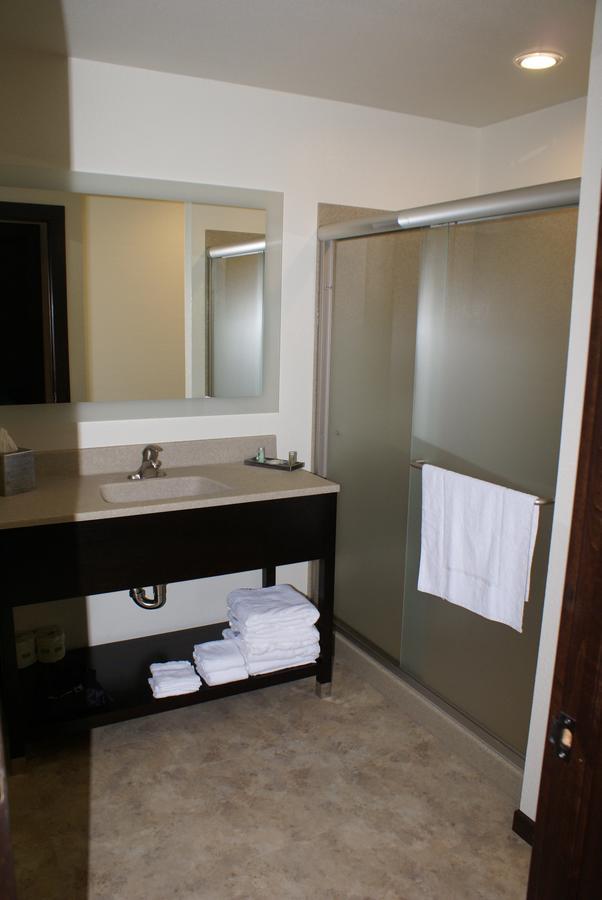 Boarders Inn & Suites By Cobblestone Hotels - Syracuse 外观 照片