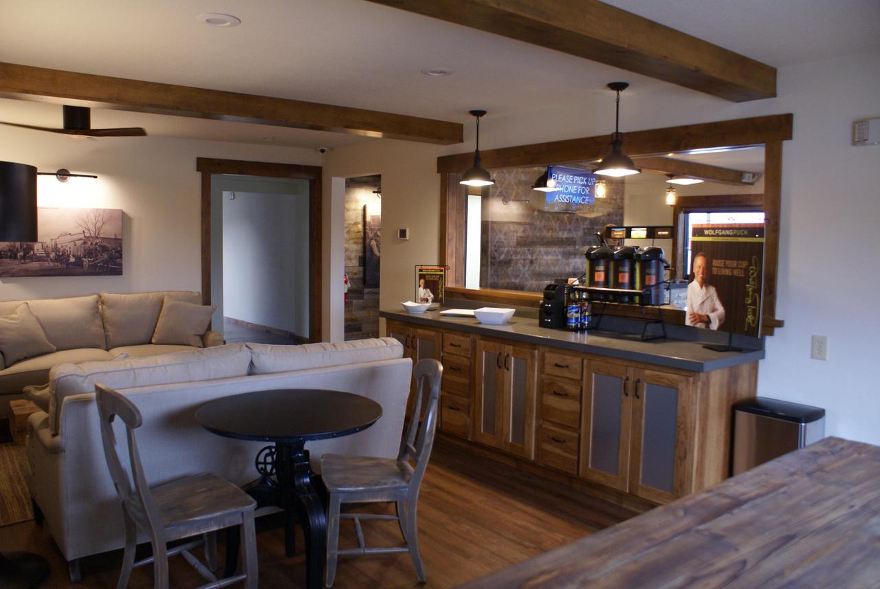 Boarders Inn & Suites By Cobblestone Hotels - Syracuse 外观 照片