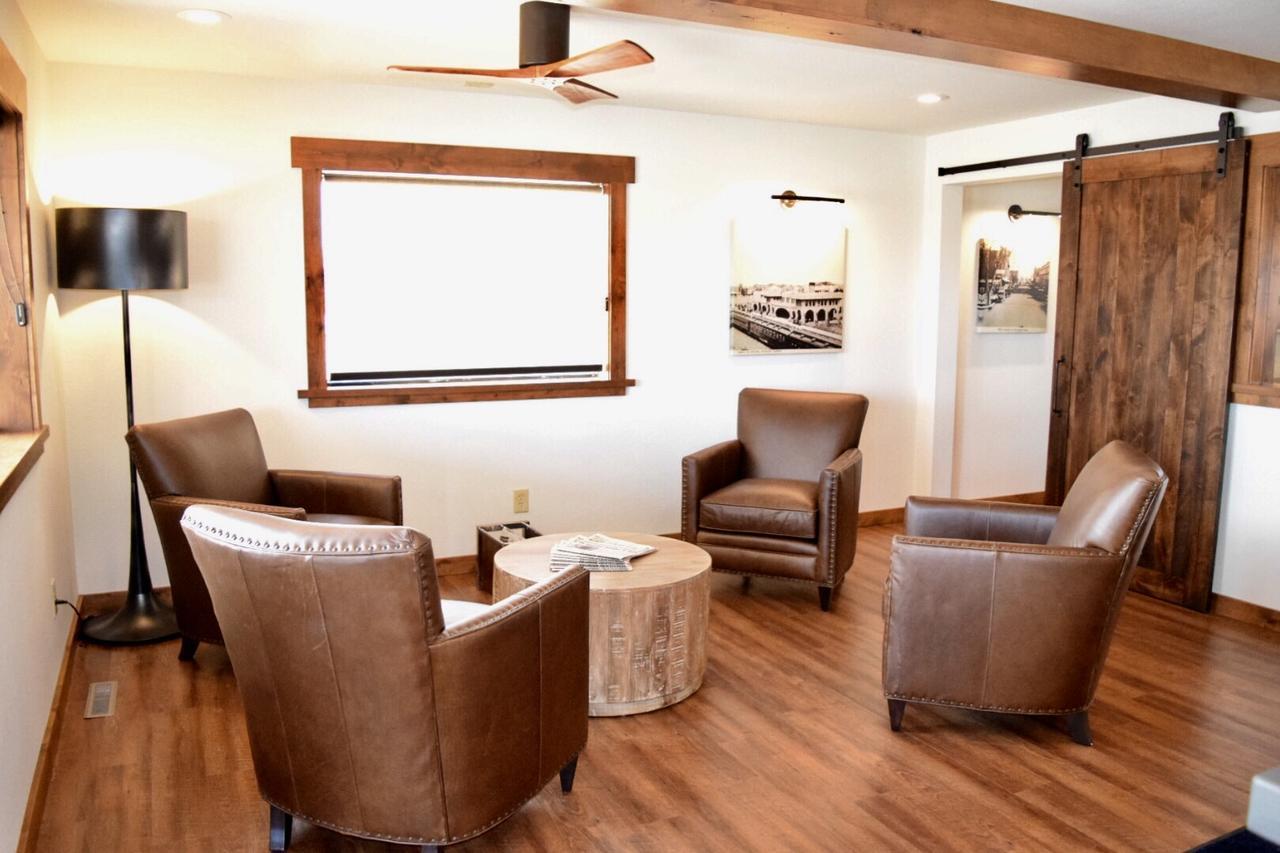 Boarders Inn & Suites By Cobblestone Hotels - Syracuse 外观 照片