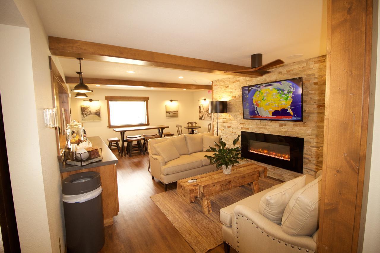 Boarders Inn & Suites By Cobblestone Hotels - Syracuse 外观 照片