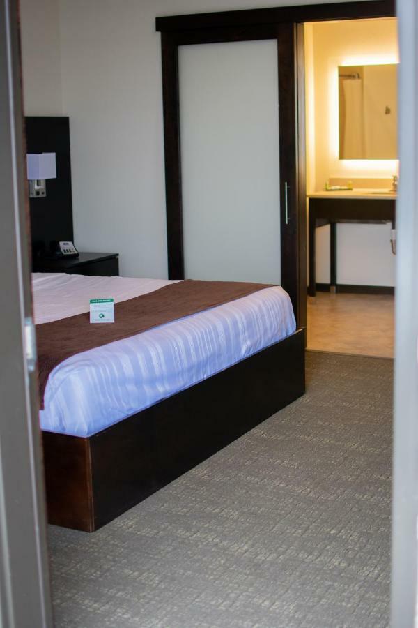 Boarders Inn & Suites By Cobblestone Hotels - Syracuse 外观 照片