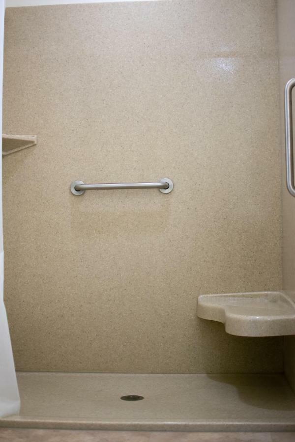 Boarders Inn & Suites By Cobblestone Hotels - Syracuse 外观 照片