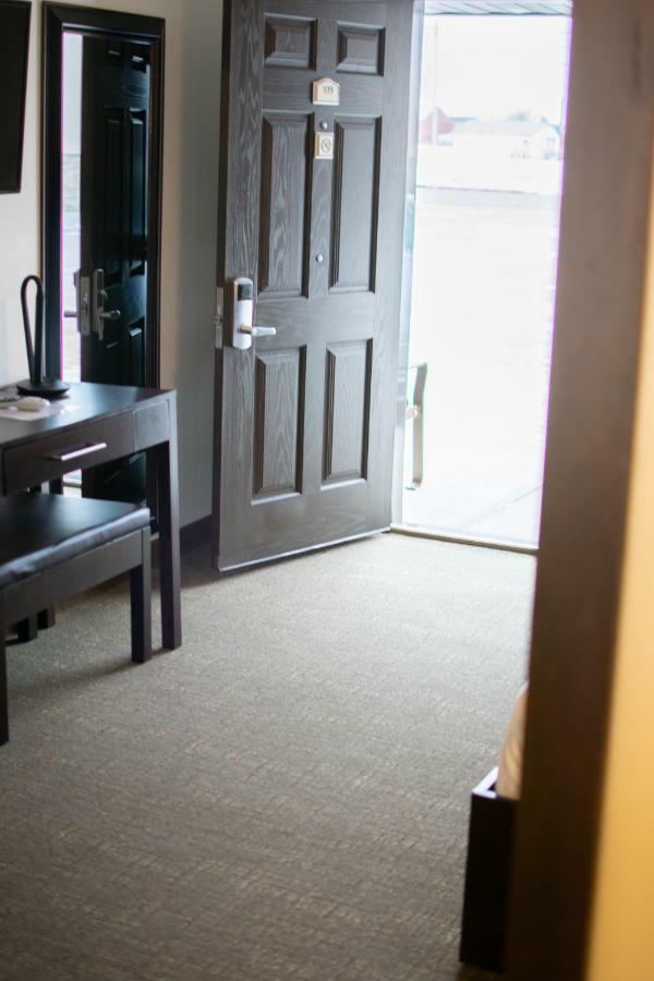 Boarders Inn & Suites By Cobblestone Hotels - Syracuse 外观 照片